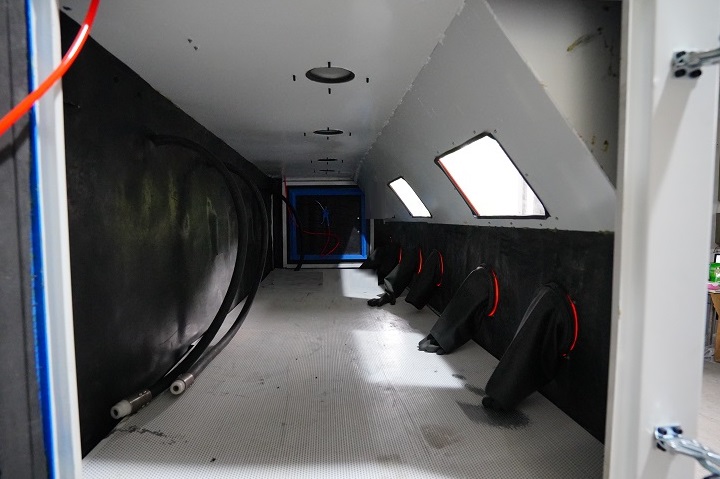 pressure blast cabinet