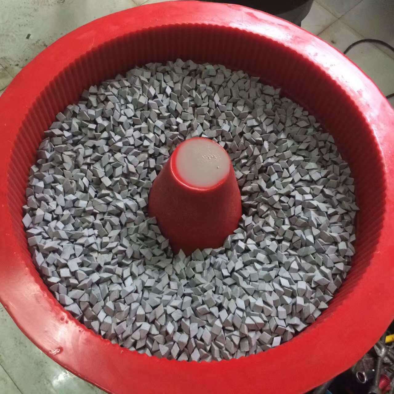 Vibratory-Finishing-System-for-Deburring-Washing-Rust-Prevention