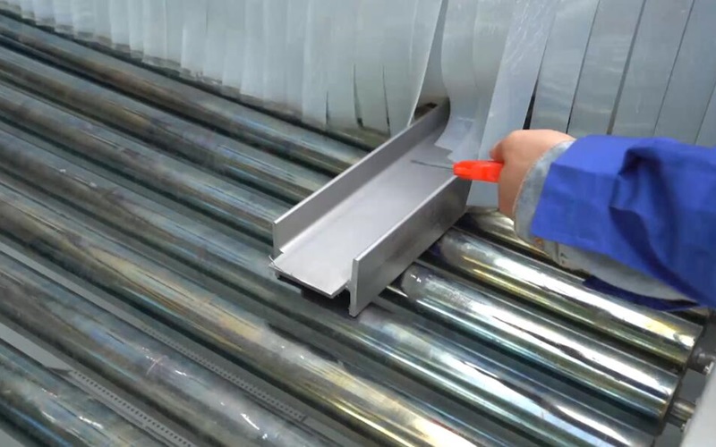 sandblasting steel beam