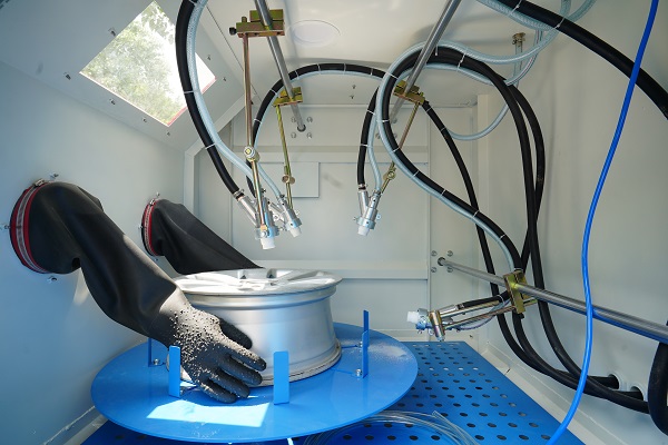 wheel sandblasting cabinet