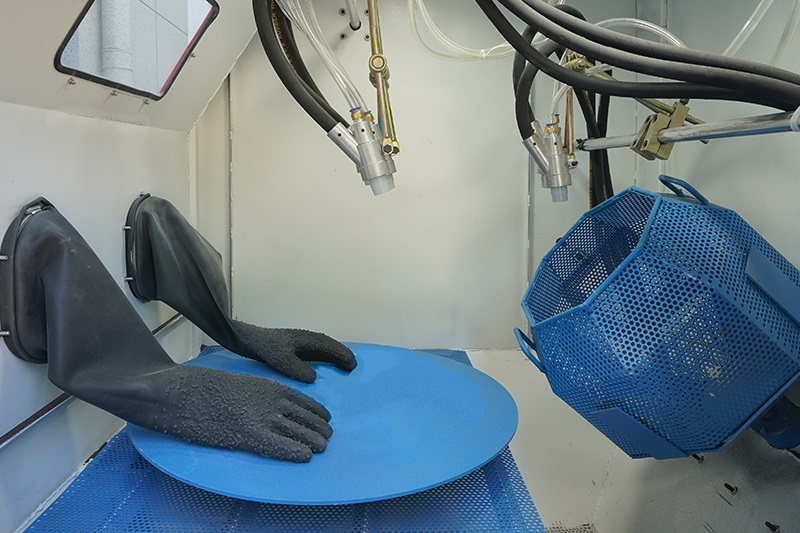 automatic sandblasting cabinet