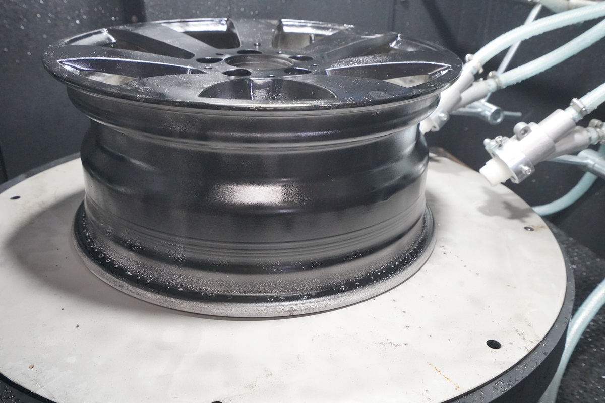 wet blast cabinet for wheel